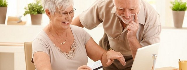 couple with computer (2)_640x240